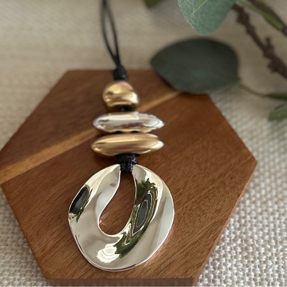 CHICO’S Adjustable Mixed Metals Pendant Necklace • Gold Silver • Shiny Metallic - Picture 5 of 14